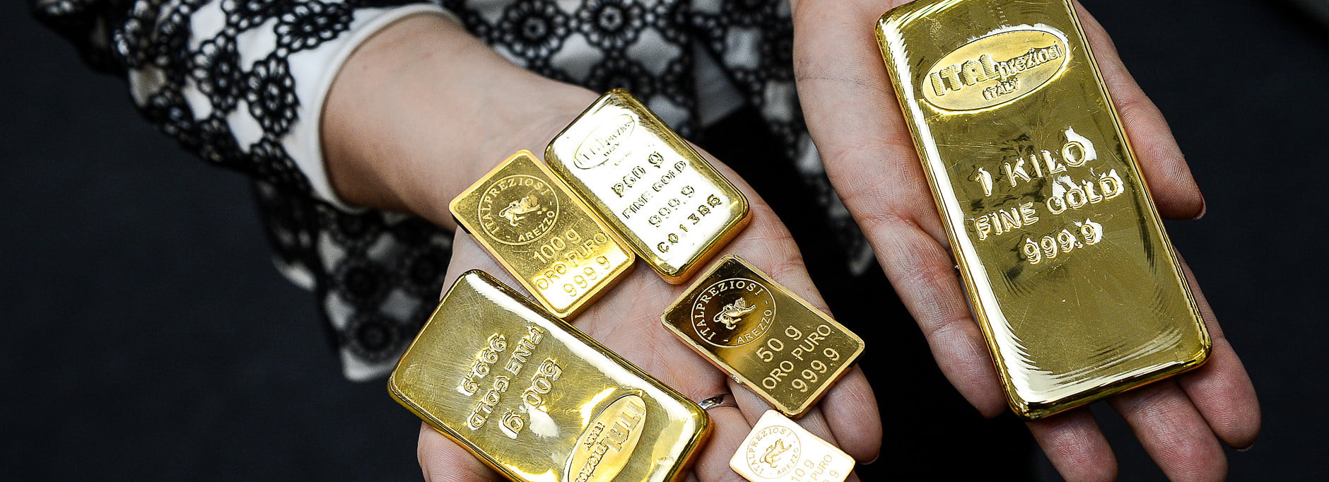 Слиток золота 50 гр. Золото руб грамм. Золото слиток 10гр. Золото руб грамм. Золотой слиток 1 грамм сбербанк.