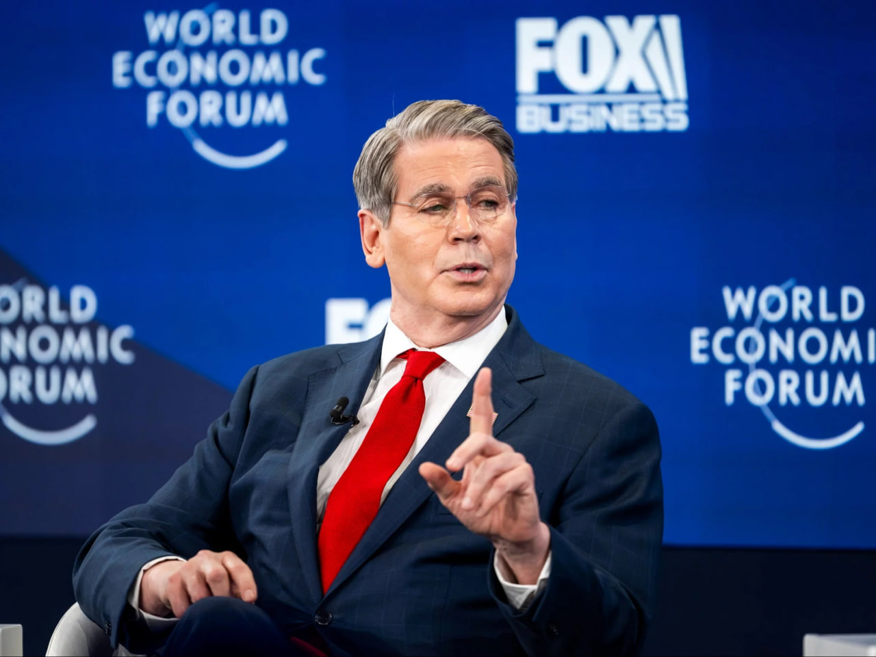 scott bessent sahnede konuşma yapıyor